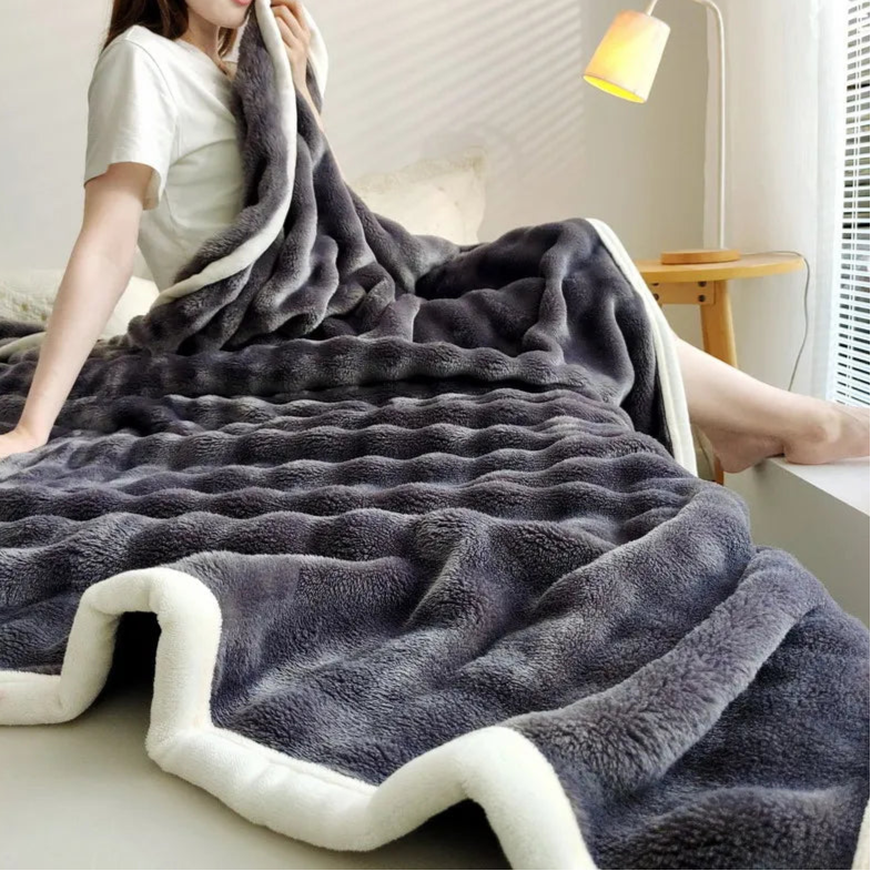 Luxurious Flannel Rabbit Fur Blanket for Cozy Comfort_Volaia
