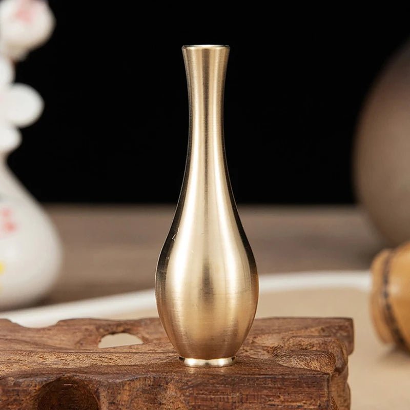 Elegant Striped Plastic Vase for Floral Arrangements - Volaia